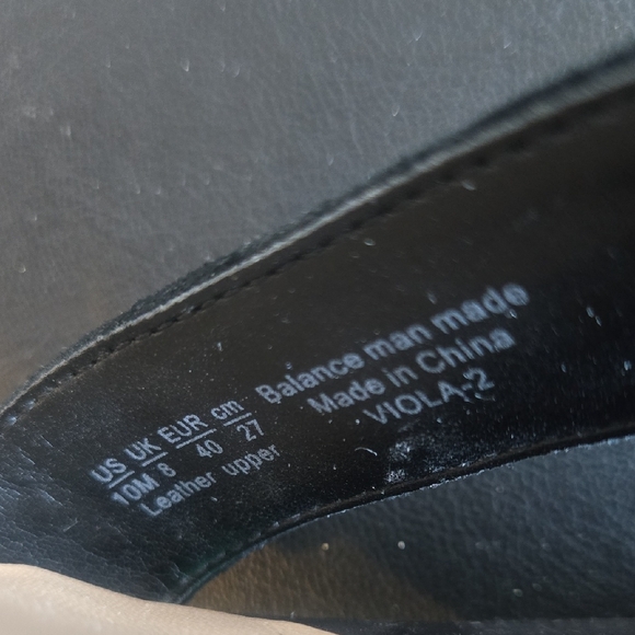 Chic Black Suede Heels - Picture 9 of 9